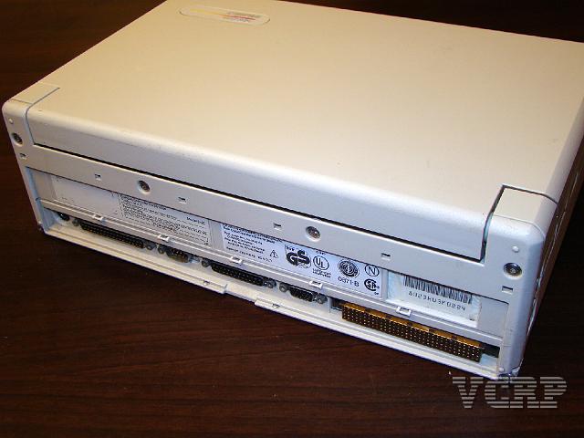 DSC01913.JPG - sur la base d'un Intel 286 à 12Mhz, il est equipé d'un disque dur de 20 ou 40 méga et dispose de 640Ko de mémoire.